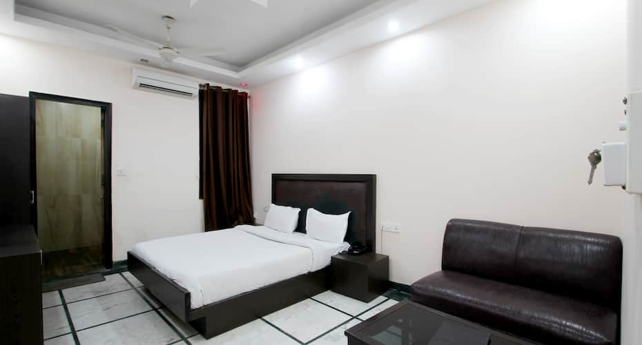 TG Rooms Ajmal Khan Road, New Delhi 5